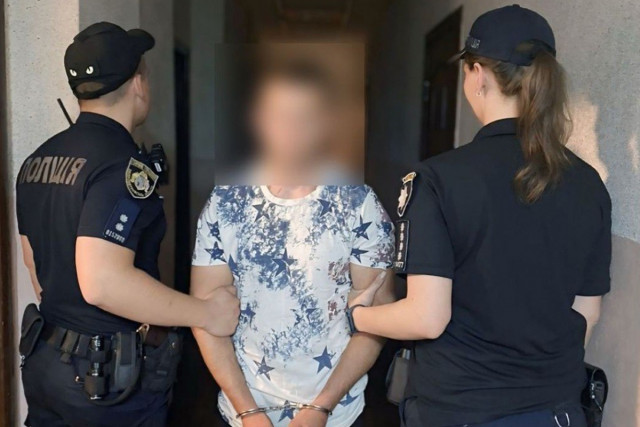 В Днепропетровской области задержали мужчину за покушение на убийство отца, который заступился за дочь В Днепропетровской области задержали мужчину за покушение на убийство отца, который заступился за дочь