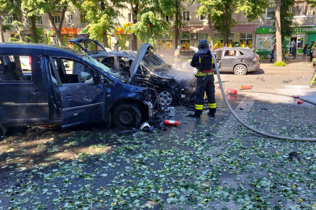 25 постраждалих та 3 загиблих: окупанти атакували автівки у центрі Сум