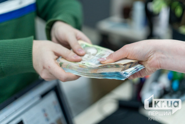 В этом году одинокие матери из Днепропетровщины получили более 100 миллионов гривен помощи В этом году одинокие матери из Днепропетровщины получили более 100 миллионов гривен помощи