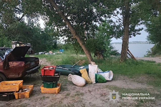 На Дніпропетровщині браконьєри виловили понад 400 рибин на сотні тисяч гривень збитків На Дніпропетровщині браконьєри виловили понад 400 рибин на сотні тисяч гривень збитків