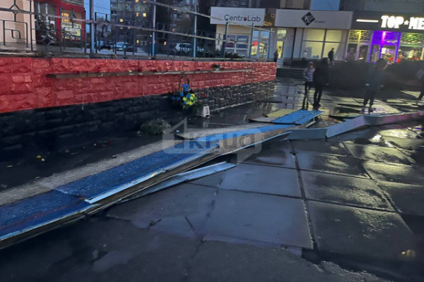 в Кривом Роге от непогоды пострадала Стелла Героев Стелла Героев