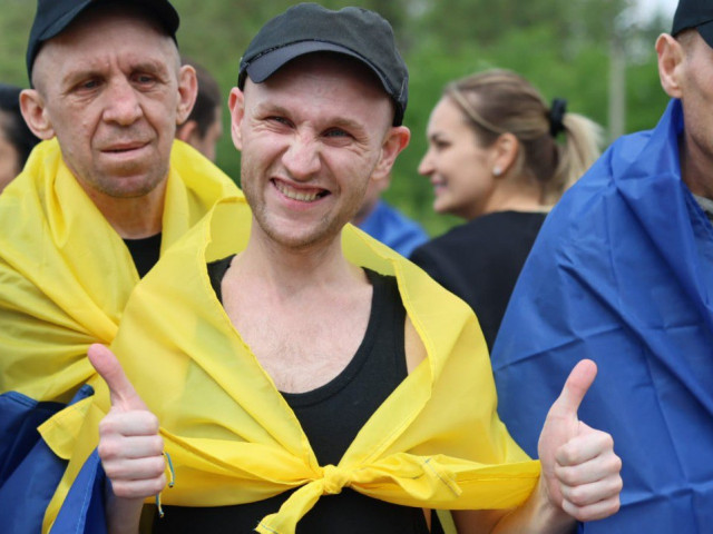 В Украину вернули тяжелораненых защитников: обмен пленными продолжается В Украину вернули тяжелораненых защитников: обмен пленными продолжается