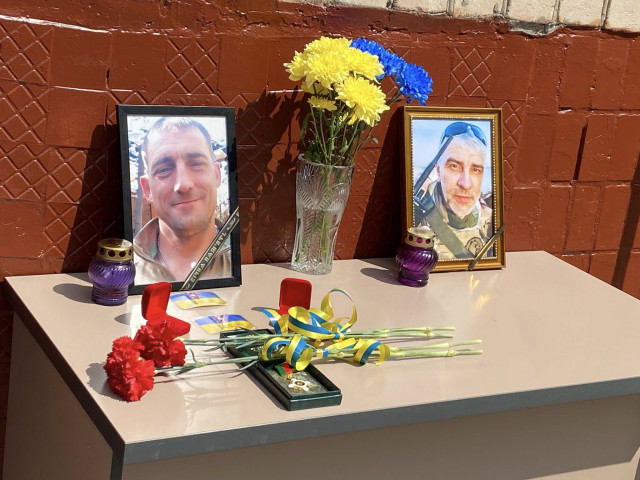 У криворізькій гімназії №120 відкрили пам`ятні дошки двом полеглим Героям У криворізькій гімназії №120 відкрили пам`ятні дошки двом полеглим Героям
