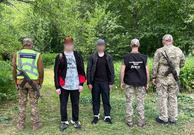 Двоє мешканців Дніпропетровщини намагалися незаконно перетнути кордон з Румунією Двоє мешканців Дніпропетровщини намагалися незаконно перетнути кордон з Румунією