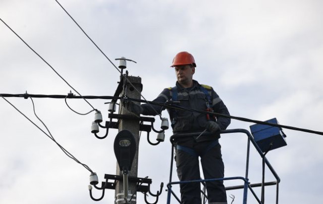 Двоє енергетиків отримали поранення через ворожу атаку на Дніпропетровщину