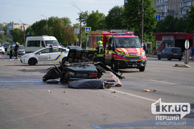 ДТП с четырьмя автомобилями в Кривом Роге: один человек погиб ДТП с четырьмя автомобилями в Кривом Роге: один человек погиб