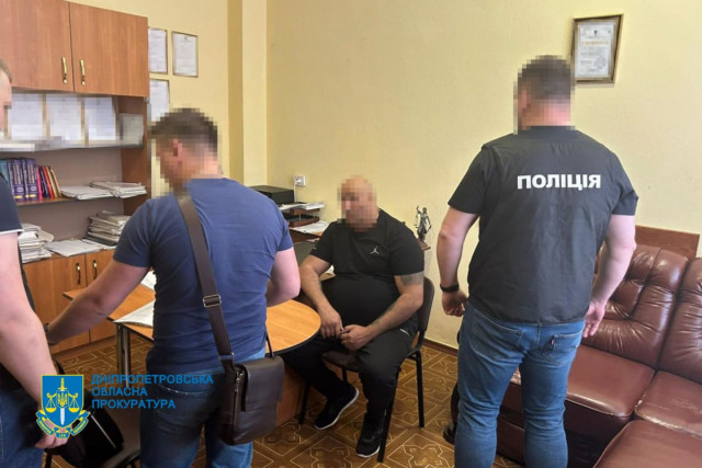 Наглядачам слідчого ізолятору Кривого Рогу повідомили про підозру в організації злочинних зібрань Наглядачам слідчого ізолятору Кривого Рогу повідомили про підозру в організації злочинних зібрань