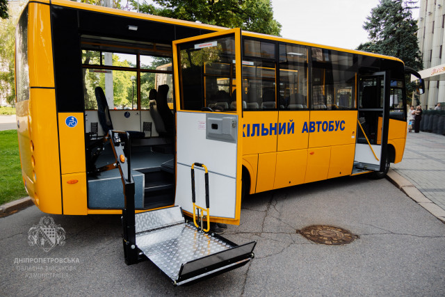 Громада Криворожья получила новый школьный автобус Громада Криворожья получила новый школьный автобус