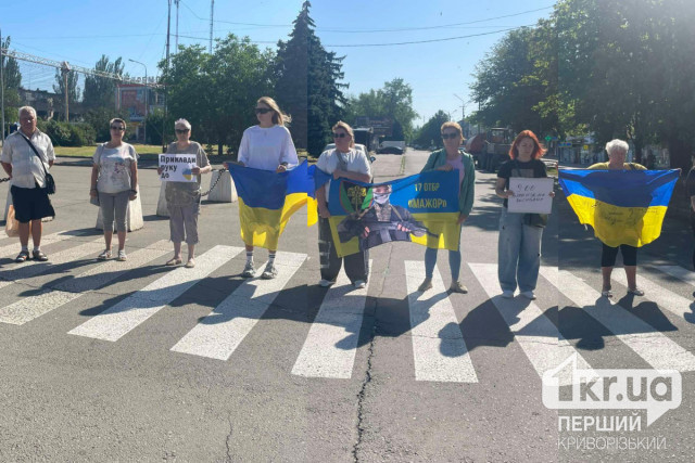 Приложи руку к сердцу: криворожане почтили память павших в войне с Россией Приложи руку к сердцу: криворожане почтили память павших в войне с Россией