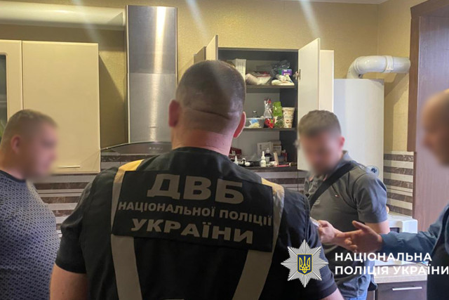 Криворіжця підозрюють у впливі на оформлення водійських посвідчень сервісними центрами