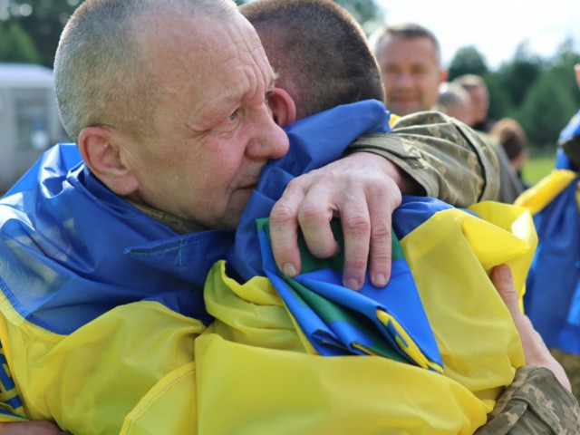 Великий обмін полоненими: додому повернулися 5 захисників з Дніпропетровщини Великий обмін полоненими: додому повернулися 5 захисників з Дніпропетровщини