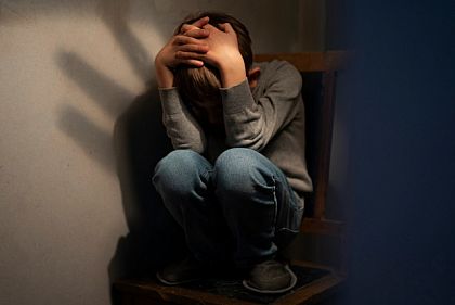 Катували неповнолітню дитину — на Дніпропетровщині розпочали розслідування