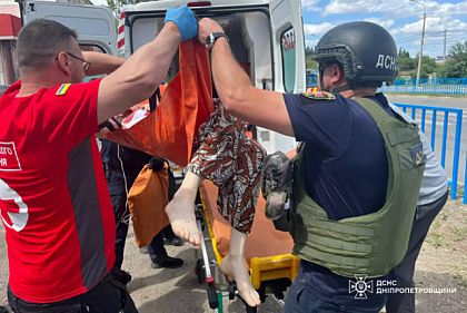 В больнице умерла женщина, пострадавшая из-за вражеской атаки на Никополь