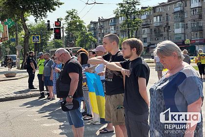 7 червня криворіжці провели загальнонаціональну хвилину мовчання