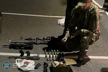 На Днепропетровщине задержали дельцов, которые продавали трофейное оружие