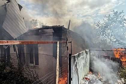 Россияне целый день атаковали Никопольский район: ранены 7 мужчин, повреждены десятки объектов