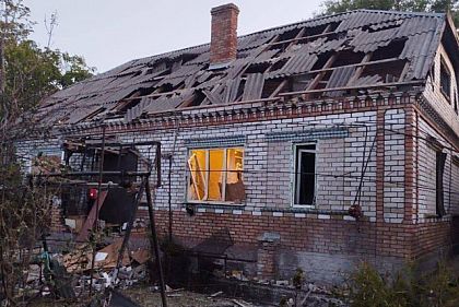 Россияне ночными обстрелами повредили школу и церковь в Никопольском районе