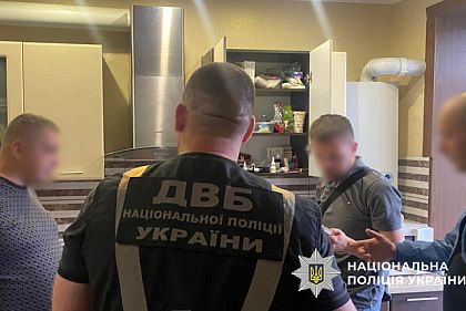 Криворіжця підозрюють у впливі на оформлення водійських посвідчень сервісними центрами