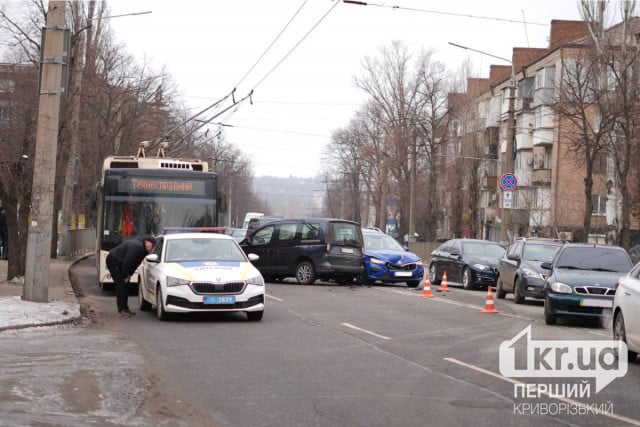 Сразу два ДТП усложнили движение на Центральном проспекте в Кривом Роге