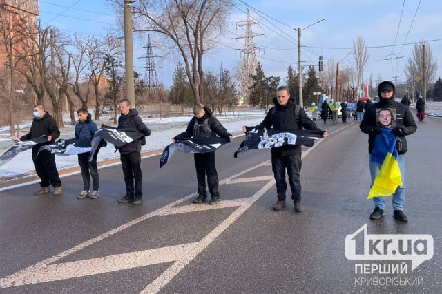 Криворожане почтили павших воинов Украины минутой молчания