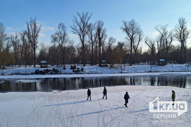 Криворіжці продовжують ризикувати життям, виходячи на лід