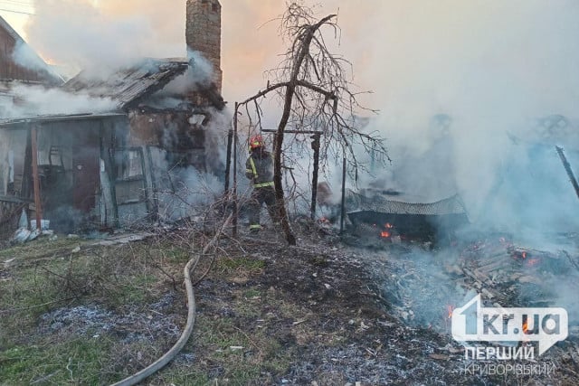 У Кривому Розі горіла господарча споруда