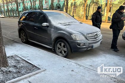 В Кривом Роге неизвестный пытался поджечь припаркованное на проспекте Южном авто