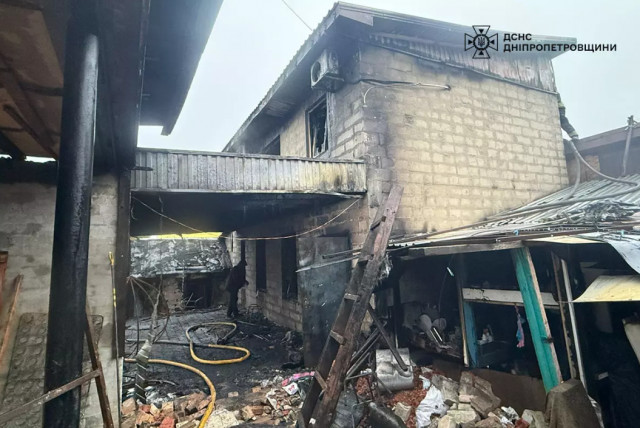 В Днепре мужчина получил ожоги во время пожара в жилом доме