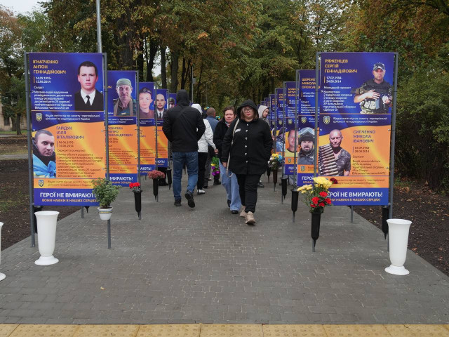 В одном из районов Кривого Рога открыли Аллею Славы в День Защитников и Защитниц