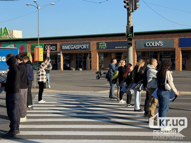 В Кривом Роге почтили память погибших минутой молчания