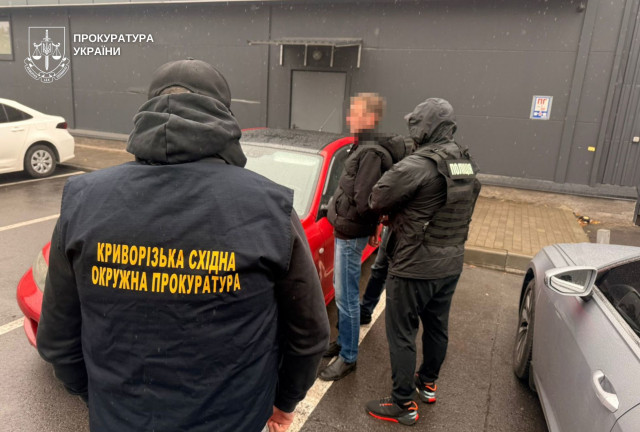 Правоохоронці затримали криворіжців, які гарантували успішне складання водійських іспитів за хабар