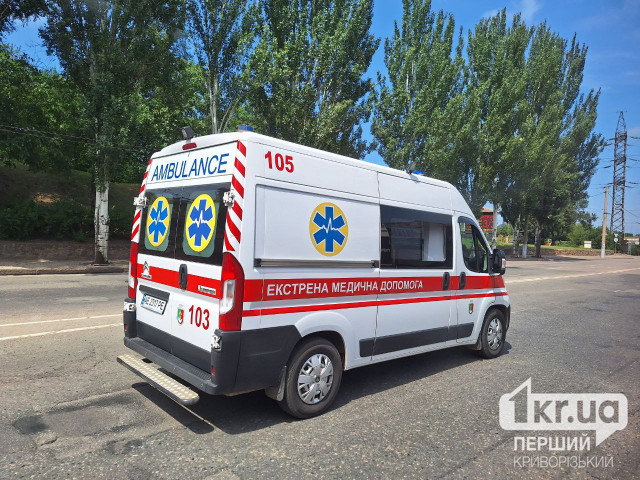 Медики Дніпропетровщини врятували чоловіка, якого жінка тричі вдарила ножем