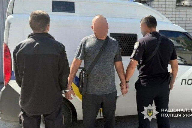 В Днепропетровской области мужчина под видом священника обманул пенсионерку