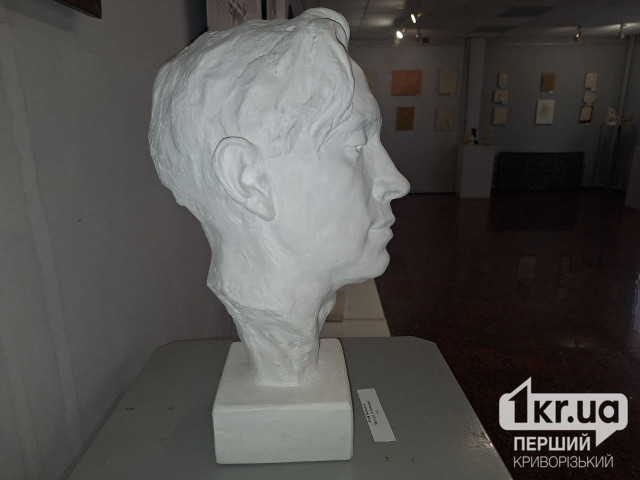 В Кривом Роге проходит выставка, посвященная скульптору Александру Васякину