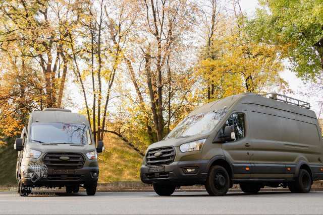 Зенитникам Днепропетровщины передали два новых мобильных пункта управления