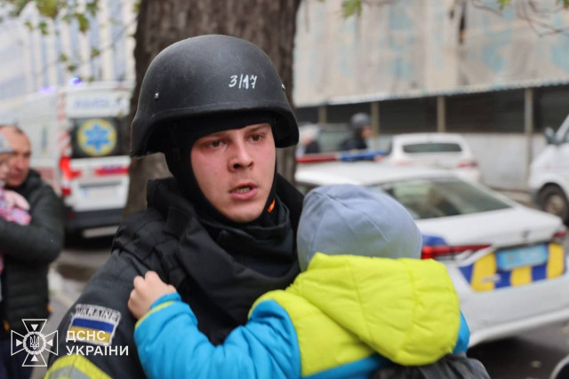 Враг ударил беспилотником по детскому саду в Харькове