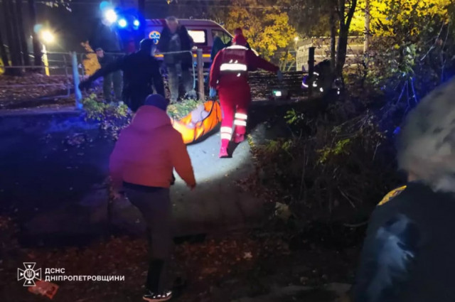 В Днепре умерла несовершеннолетняя девушка, которую спасли после прыжка с моста