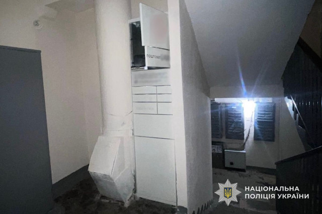 В Днепре задержали мужчин, воровавших посылки из почтоматов