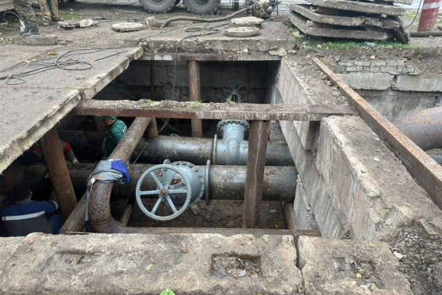 24 октября Криворожская теплоцентраль продолжает ремонтировать теплосети