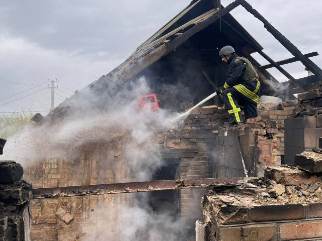 На Днепропетровщине вражеские атаки повредили дома, магазины и лицей