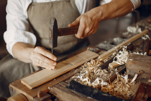 Вакансии Кривой Рог: работодатели предлагают должность столяра