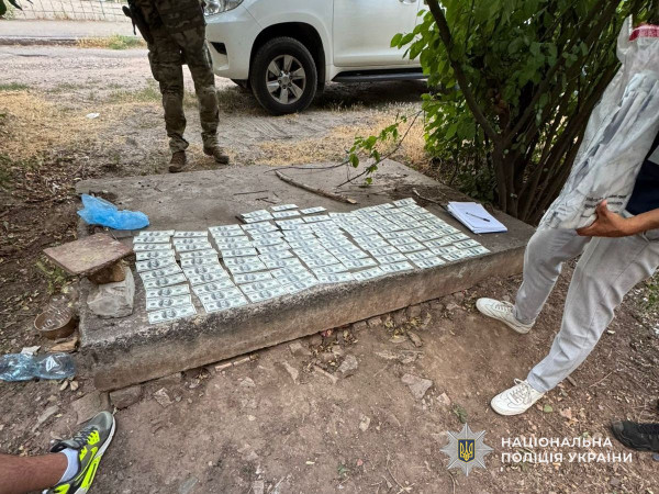 криворожанина задержали при получении денег за преступление полиция