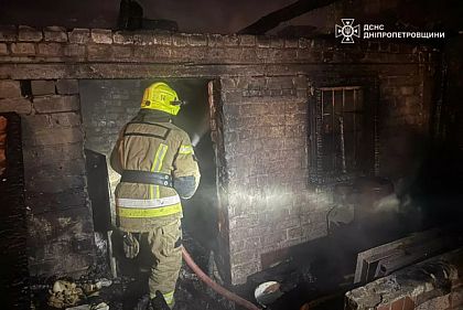 Криворізькі вогнеборці виявили на пожежі тіло людини