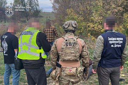 В Днепре задержали двоих мужчин, которые торговали оружием