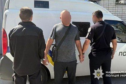 В Днепропетровской области мужчина под видом священника обманул пенсионерку