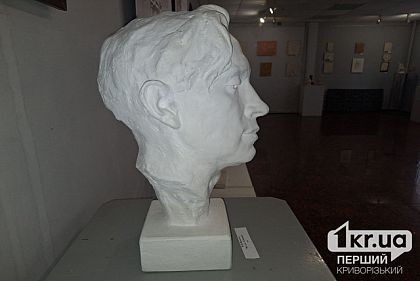 В Кривом Роге проходит выставка, посвященная скульптору Александру Васякину