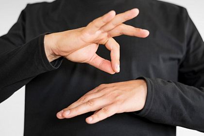 Укрпочта запустила услугу перевода на жестовый язык в отделениях — доступно ли это в Кривом Роге