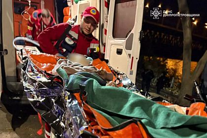 В Днепре спасли девушку, которая прыгнула с моста в реку