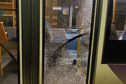 В Кривом Роге неизвестные обстреляли троллейбус