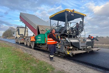 В Криворожском районе ремонтируют дорогу государственного значения – за чей счет